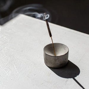 Personalized Minimalist Concrete Incense Holder, Incense Burner in black white gray, Meditation Gift, Handmade housewarming gift, Home Decor