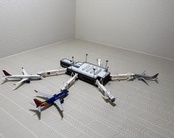 1:400 Regional Airport Terminal with 5 Functional Jetways