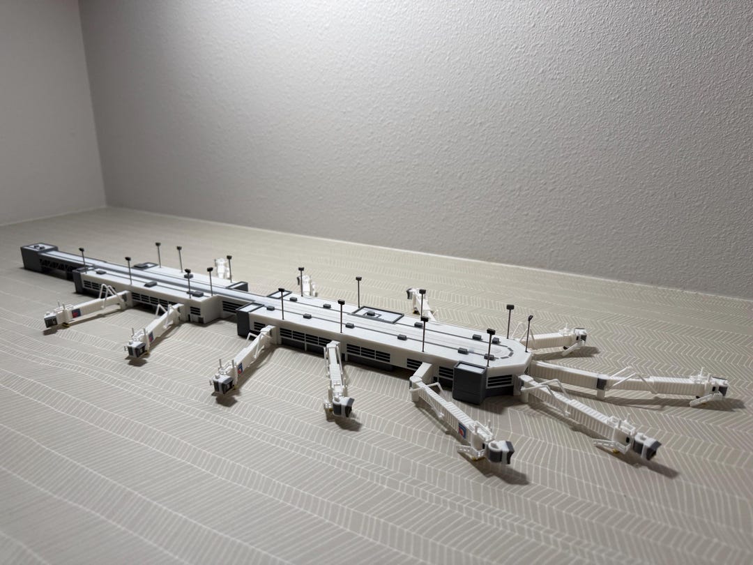 1:400 Scale Domestic Terminal With 11 Functional Jet Bridges. - Etsy