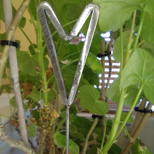 arrowhead raw steel flower stake pot and garden art