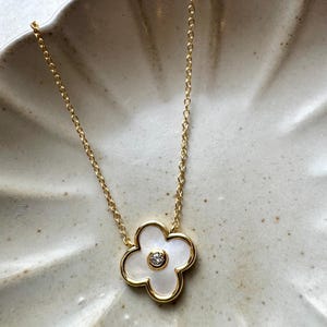 Gold Clover Necklace – Mother of Pearl Four Leaf Clover Pendant with Diamond – Luxury Gift for Her