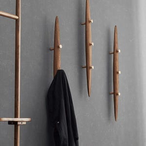 Moderne Hakenleiste aus Holz