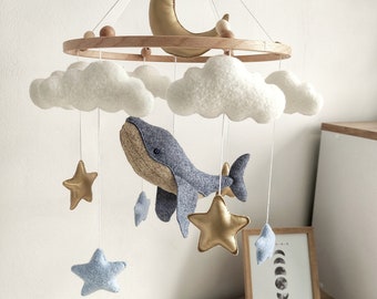 Mobile bébé rorqual bleu Déco chambre de bébé baleine Déco nuages lune