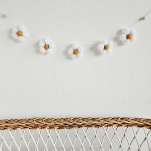 Ghirlanda di margherite bianche per la cameretta dei bambini, decorazione per la cameretta delle bambine, regali per bambine, ghirlanda di margherite boho per la cameretta dei bambini