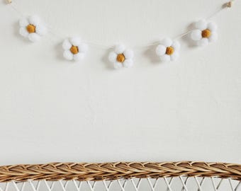 White Daisy Flower Garland Nursery Decor Nursery Bunting Girl Bedroom Decor Little Girl Gifts Girly Bedroom Boho Daisy Chain Flower Bunting