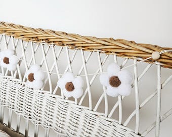Flower Garland Daisy Garland Nursery Garland Daisy Bunting Nursery Chain Baby Room Bunting Girls Room Decor White Daisy Flower Garland
