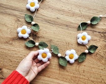 Felt Daisy Garland, Spring Floral Bunting, Nursery Decor