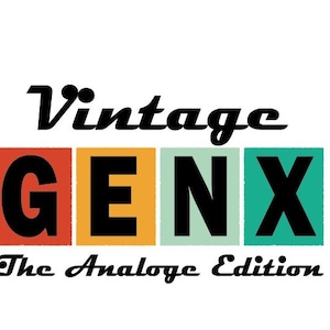 Może przedstawiać: Logo Vintage GENX z tekstem "The Analogue Edition" w retro stylu czcionki. Litery GENX znajdują się w indywidualnych kolorowych polach: czerwonym, pomarańczowym, zielonym i turkusowym.