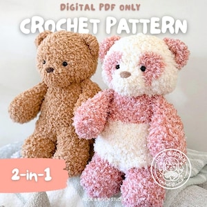 Puede incluir: Patrón de ganchillo en PDF digital para dos osos de peluche. Un oso es de color marrón sólido con ojos negros y nariz marrón. El segundo oso es de estilo panda en blanco y rosa con ojos negros y nariz marrón. Texto: DIGITAL PDF ONLY CROCHET PATTERN 2-in-1.