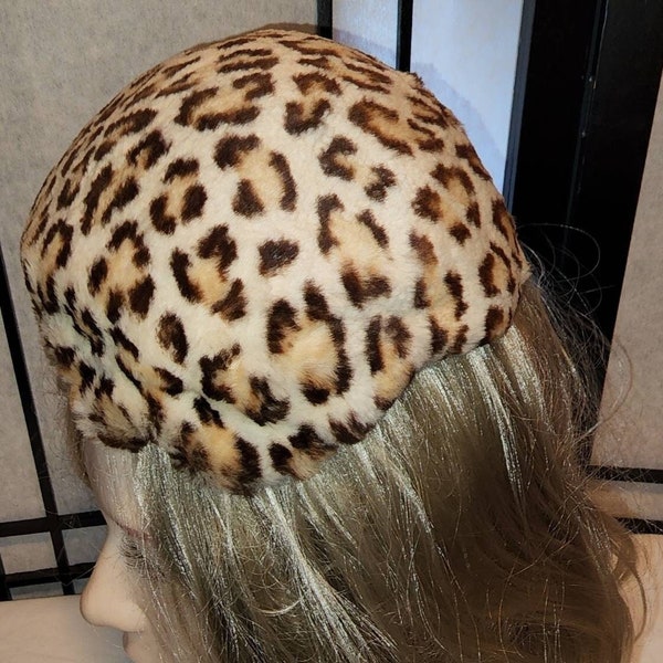 Vintage leopard hat 1950s round leopard print faux fur half hat points at front rockabilly vamp