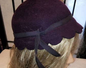 Sale vintage felt hat 1960s round purple wool felt hat scalloped edges black ribbon trim merrimac hat corp. rockabilly mod 22 in.