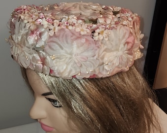 Vintage Pink Hat 1940s 50s Small Round Pink White Floral Hat Joal De Luxe Mid Century 21 in.