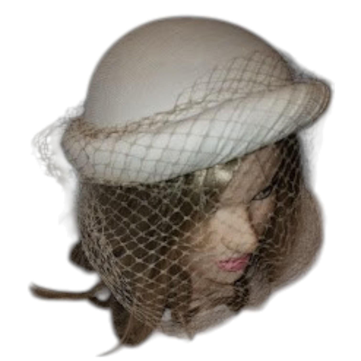 Vintage 1930s Hat Round Cream Bumper Hat Large Net Veil Back  display picture 3