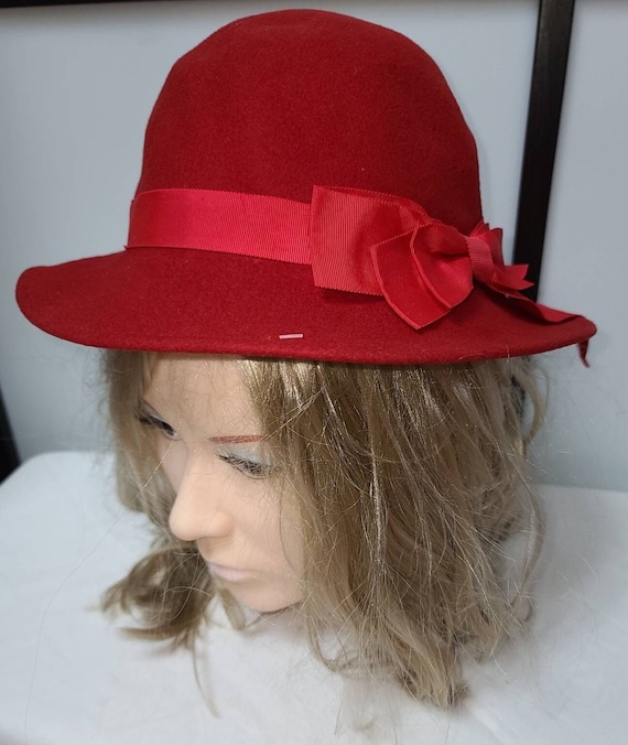 Vintage red hat 1960s 70s red felt bowler hat lar… - image 1