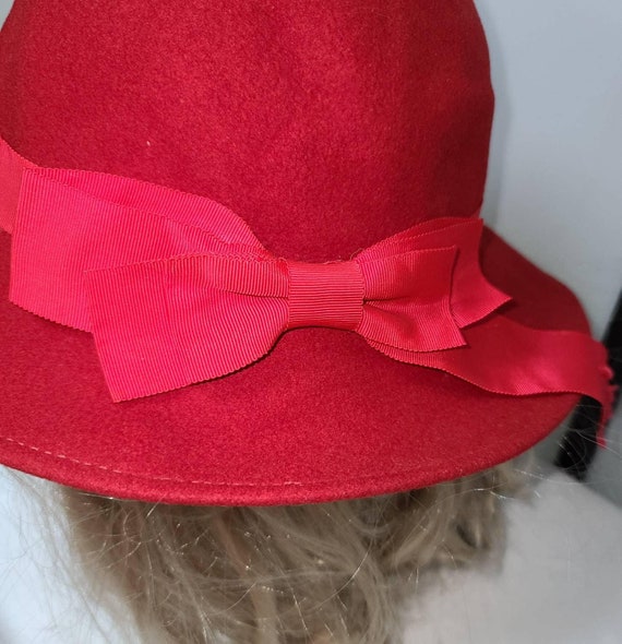 Vintage red hat 1960s 70s red felt bowler hat lar… - image 3