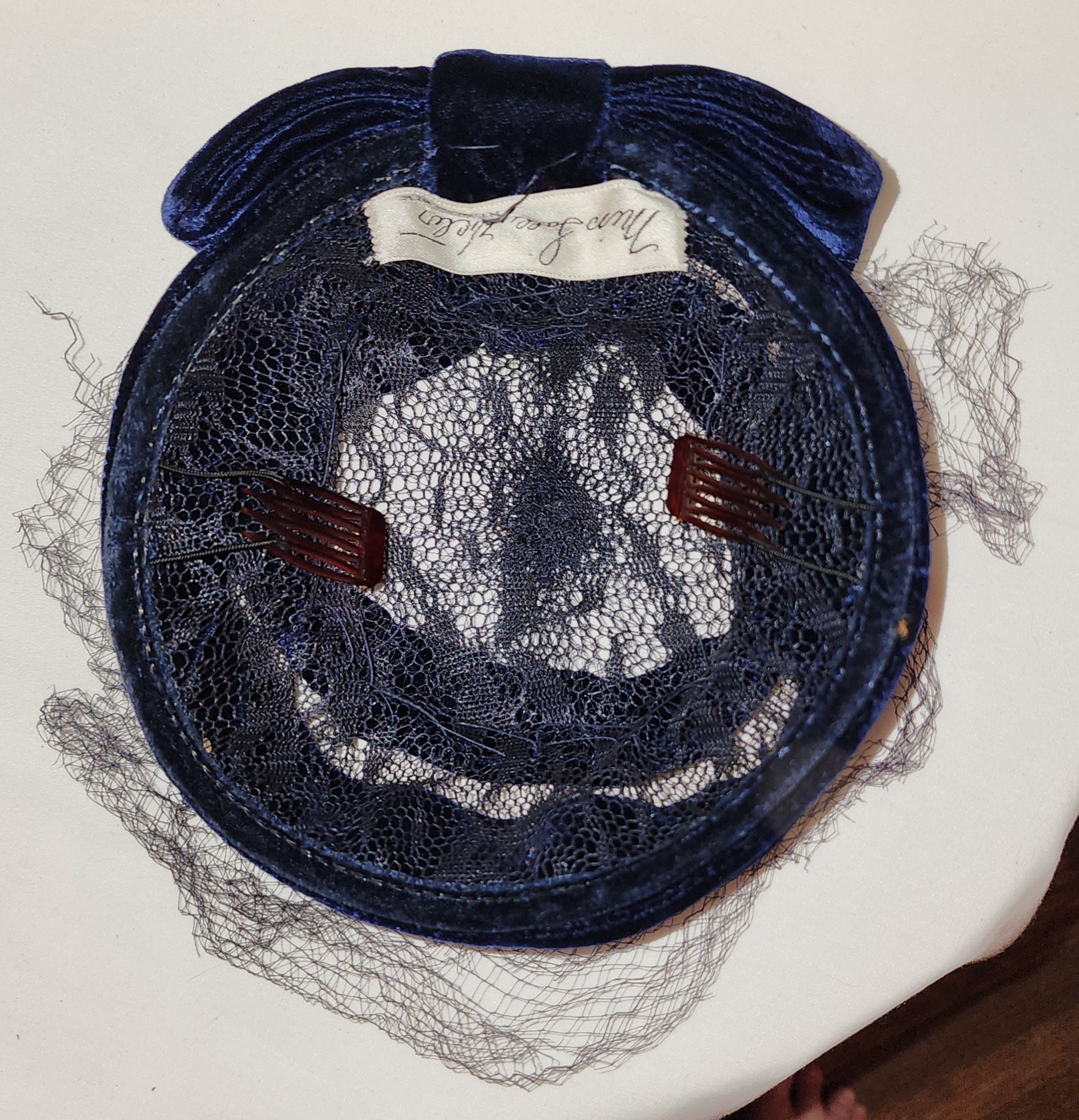 Vintage Fascinator Hat 1950s Dark Blue Velvet Ribbon Bow  display picture 1