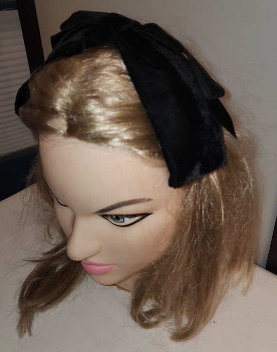 Vintage Bow Headband 1950s 60s Black Velvet Bow B… - image 1
