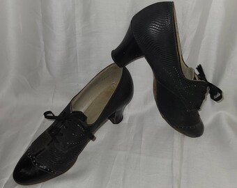 Sale vintage 1930s shoes black leather oxford pumps heels spectator style unique details art deco flapper us 4 1/2 very small