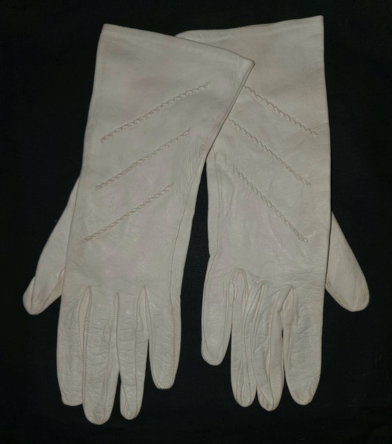 Vintage leather gloves 1950s 60s mid length cream… - image 1