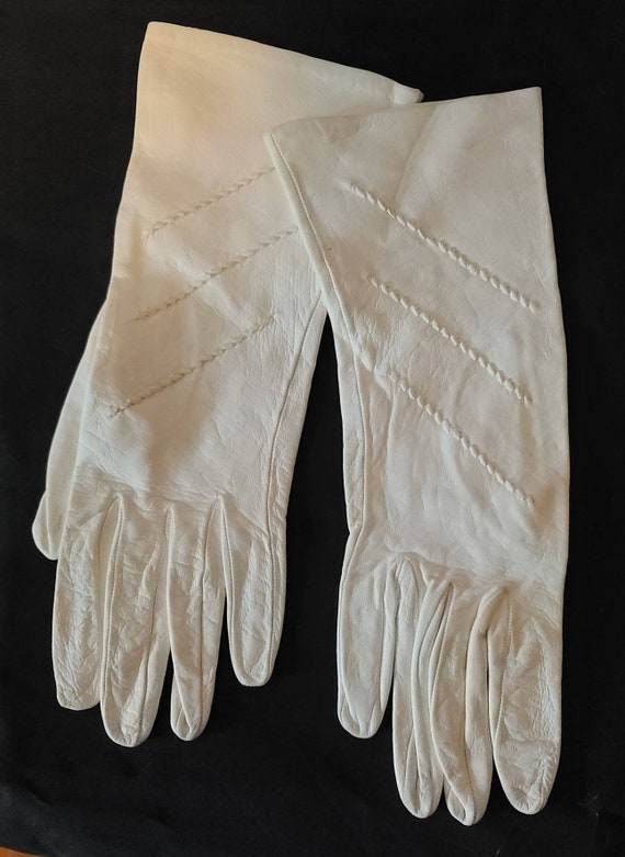 Vintage leather gloves 1950s 60s mid length cream… - image 6