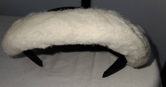 Sale vintage 1950s hat black velvet white faux fu… - image 9