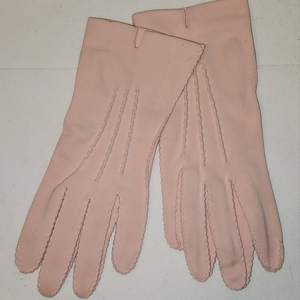 Vintage pink gloves 1950s light pink nylon fabric wrist gloves hansen nylasuede mid century rockabilly 7