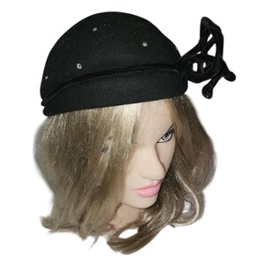 Vintage 1930’s Black Felt Hat with Stud Accent Vintage Riding Hat Black Size 7.25”bowler fur Felt Hat | eBay main image 4