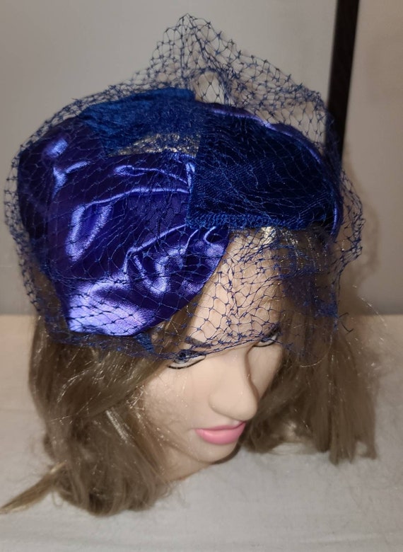 Vintage cocktail hat 1950s blue velvet purple sat… - image 4