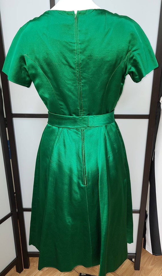 Vintage satin dress 1950s 60s bright green satin … - image 8