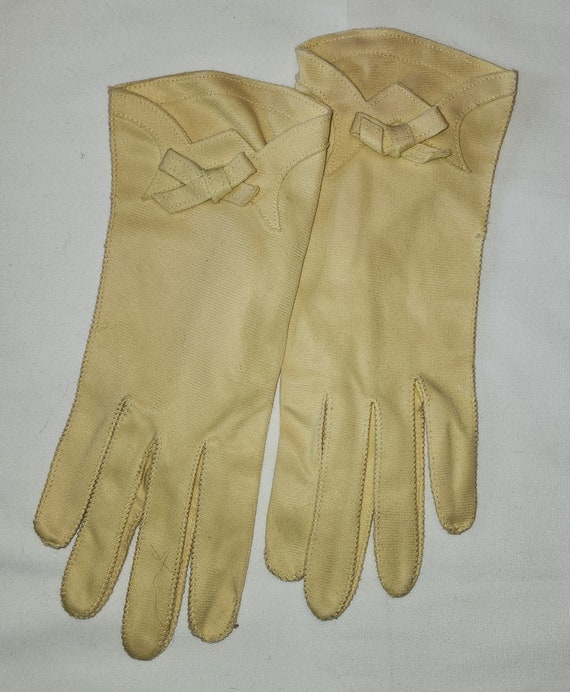 Vintage Yellow Gloves 1940s 50s Yellow Fabric Glov