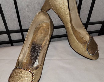 Vintage gold shoes 1950s 60s sparkly gold metallic low heel pumps crystal trimmed ornaments mid century rockabilly mod 5 b
