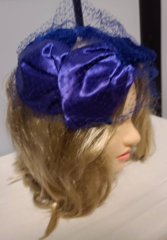 Vintage cocktail hat 1950s blue velvet purple sat… - image 2