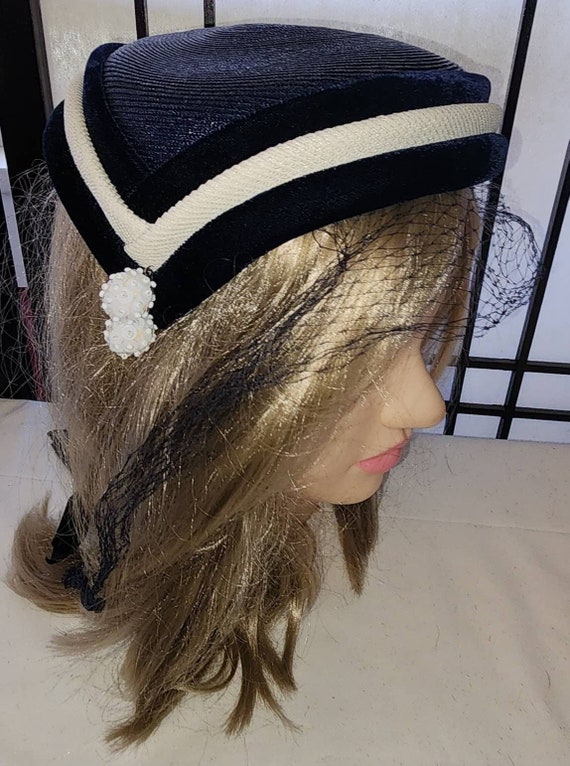 Vintage asymmetric hat 1950s dark navy blue white 