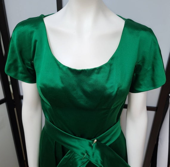 Vintage satin dress 1950s 60s bright green satin … - image 4