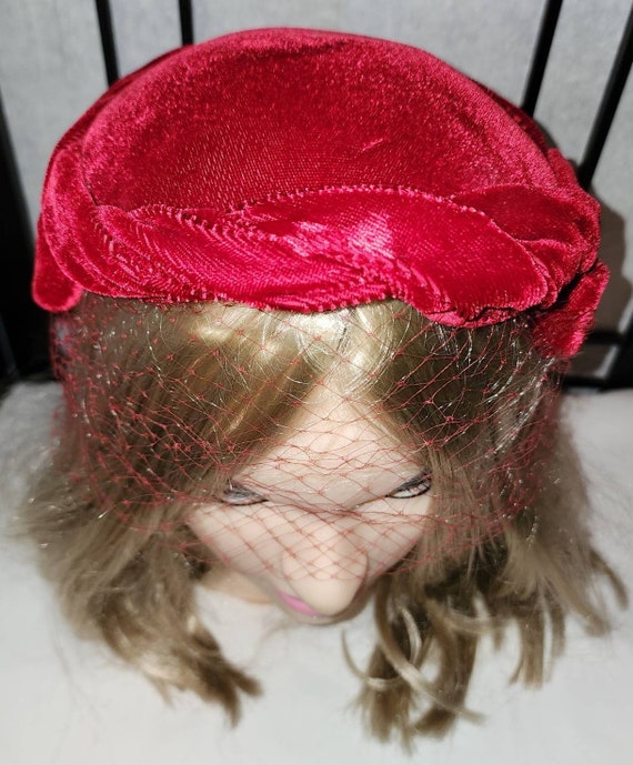 Vintage velvet hat 1950s red velvet cocktail hat … - image 5