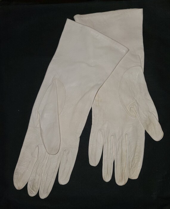 Vintage leather gloves 1950s 60s mid length cream… - image 7