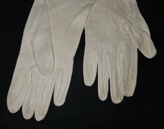 Vintage leather gloves 1950s 60s mid length cream… - image 8
