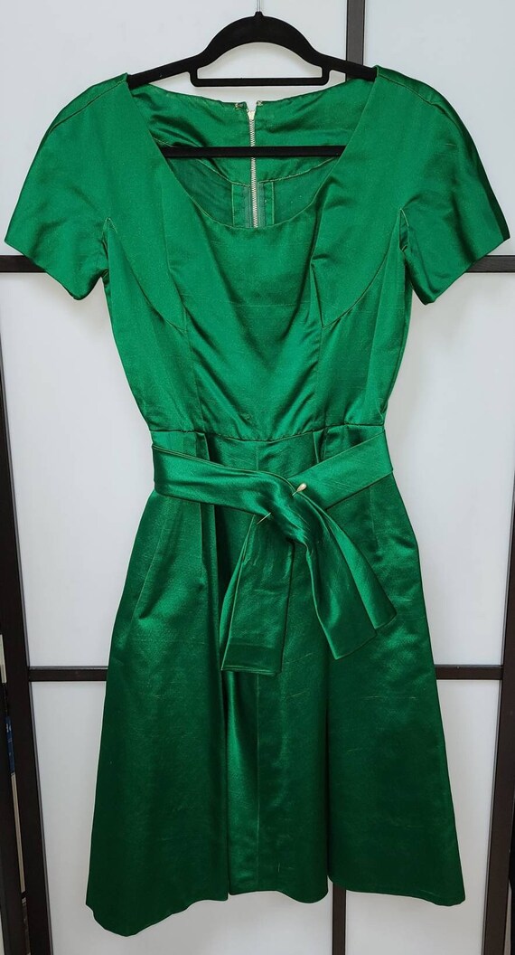 Vintage satin dress 1950s 60s bright green satin … - image 9