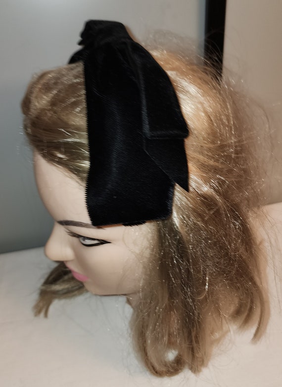 Vintage Bow Headband 1950s 60s Black Velvet Bow B… - image 2