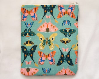 Butterfly/moth print, paperwhite sleeve with zipper/padded e-reader cover/zippered kindle sleeve