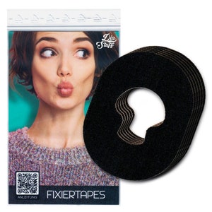 Puede incluir: Un paquete de 8 cintas adhesivas de tela negra con un agujero en el medio. Las cintas están diseñadas para usarse para fijar ropa u otros artículos. El paquete incluye el texto "Fixiertapes" y un código QR.