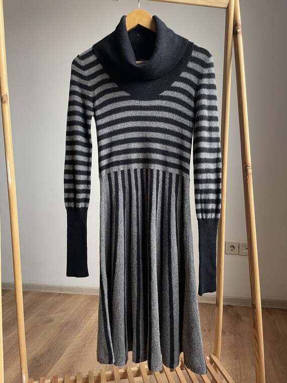 bcbg grey sweater dress Max Azria Roll Neck Striped Wool Cashmere Flared Size M White Veil