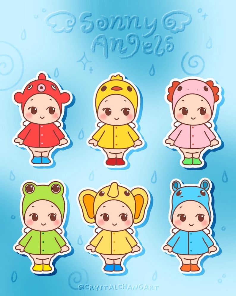Puede incluir: Seis pegatinas de Sonny Angels, cada una con una linda figura de beb&eacute; con un impermeable y capucha con tem&aacute;tica de animales. El fondo es azul claro con ilustraciones de gotas de lluvia y el texto "Sonny Angels".