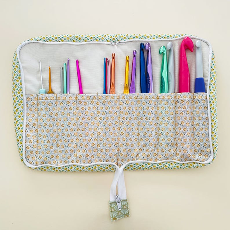 Crochet Hook Case PDF Sewing Tutorial Quilted Crochet Hook Organizer