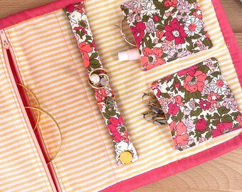 Hot pink Floral Fabric Jewellery Travel case-Liberty Fabrics-Jewellery travel roll-Foldabe Jewellery pouch-Travel jewellery bag-Gift for her