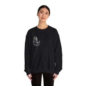 Sudadera minimalista de nutria / Diseño de líneas sencillas / Ropa acogedora inspirada en la naturaleza imagen 4
