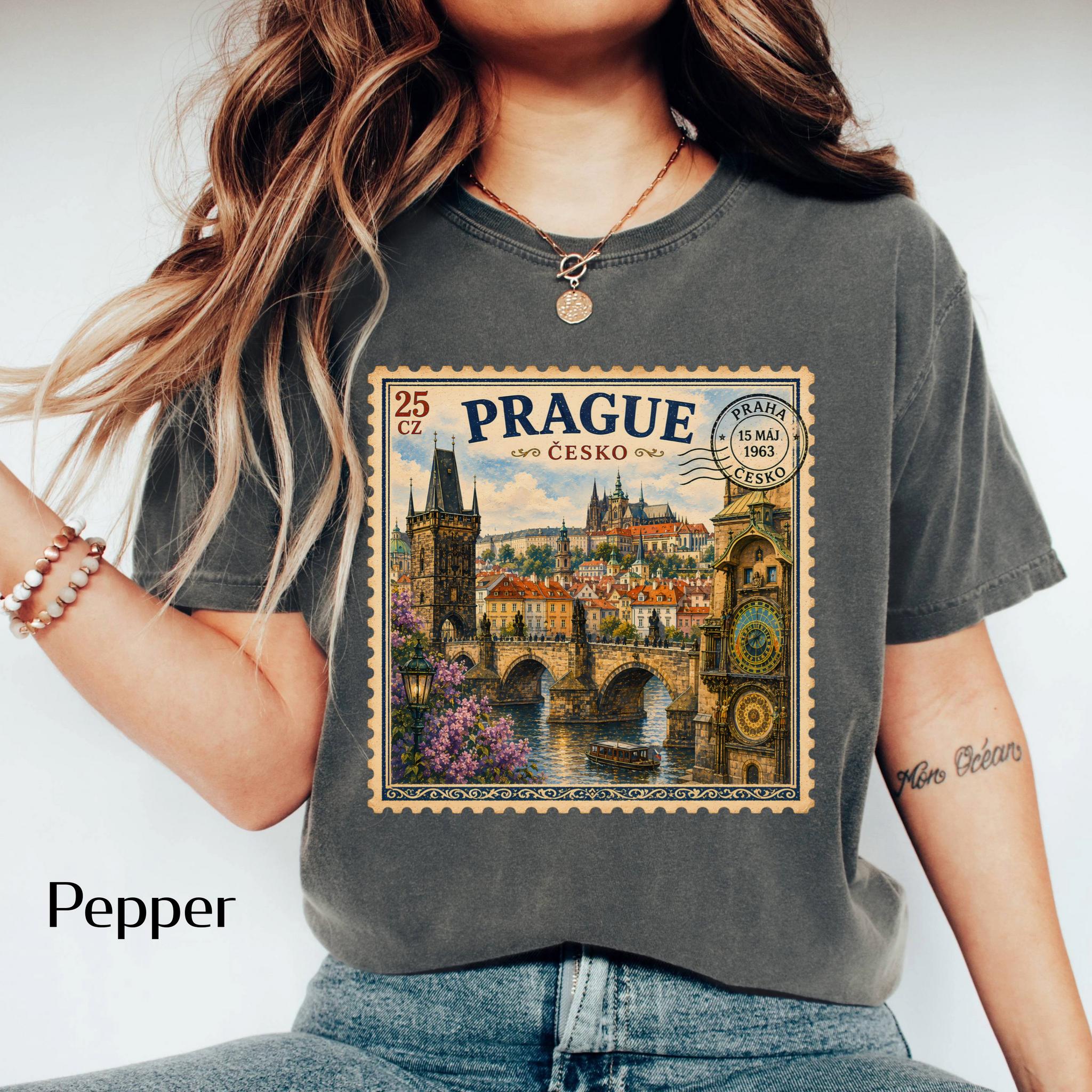 Her Praha プリントTシャツ Prague T Shirt - Etsy