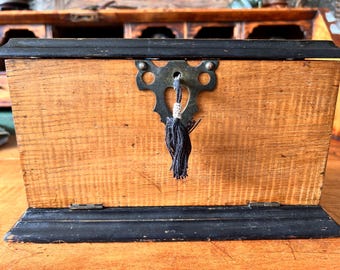 Vintage locking Stationary and Pen Box, Tiger Maple, c. 1890 (of the Arts & Crafts period)