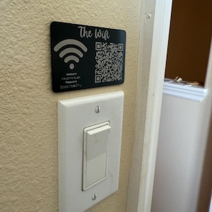 Letrero metálico con código QR de WiFi / Alquiler vacacional de Airbnb / Contraseña de WiFi para huéspedes / Placa de red personalizada
