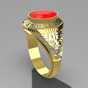 Może przedstawiać: Złoty pierścionek klasowy z czerwonym kamieniem i napisem "HIGH SCHOOL" i "2022".